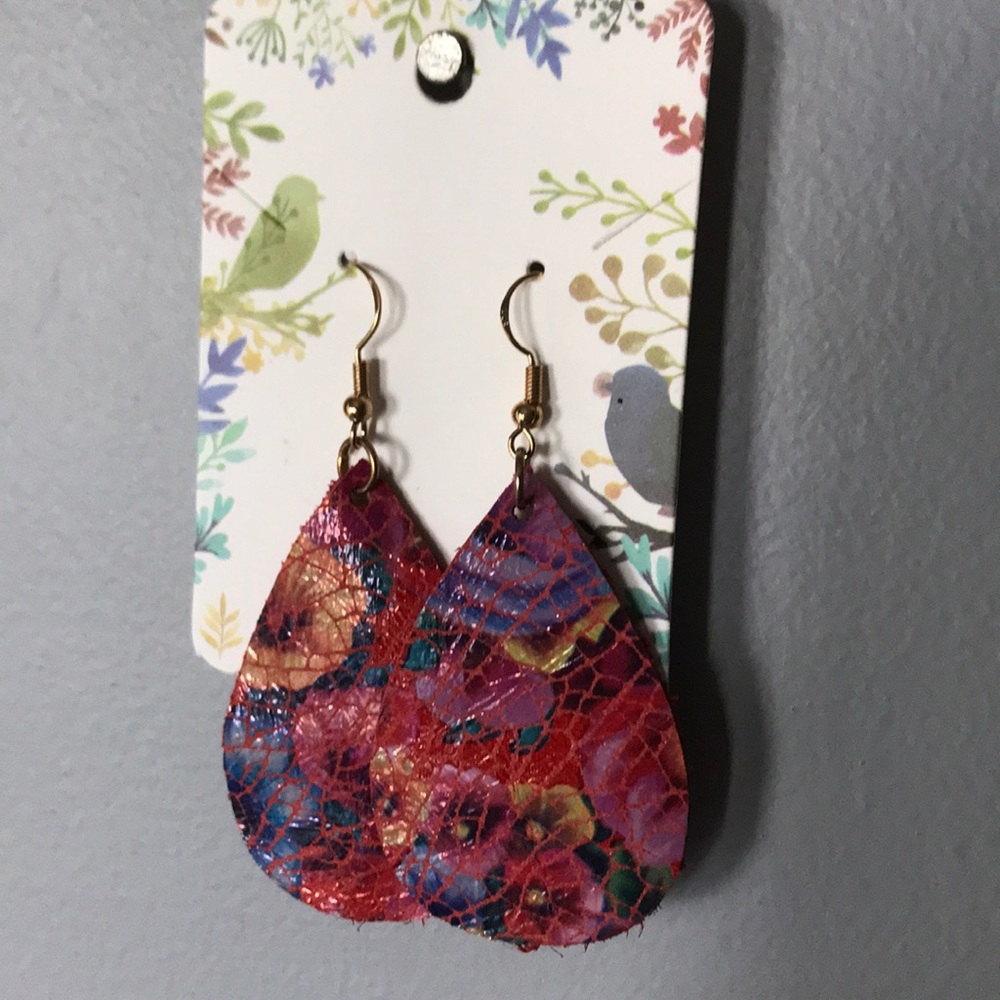 3/$20 ✨ Recycled Genuine Leather Teardrop Earrings
